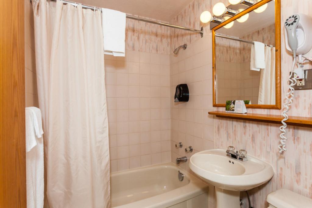 Howard Johnson By Wyndham Nanaimo Harbourside المظهر الخارجي الصورة
