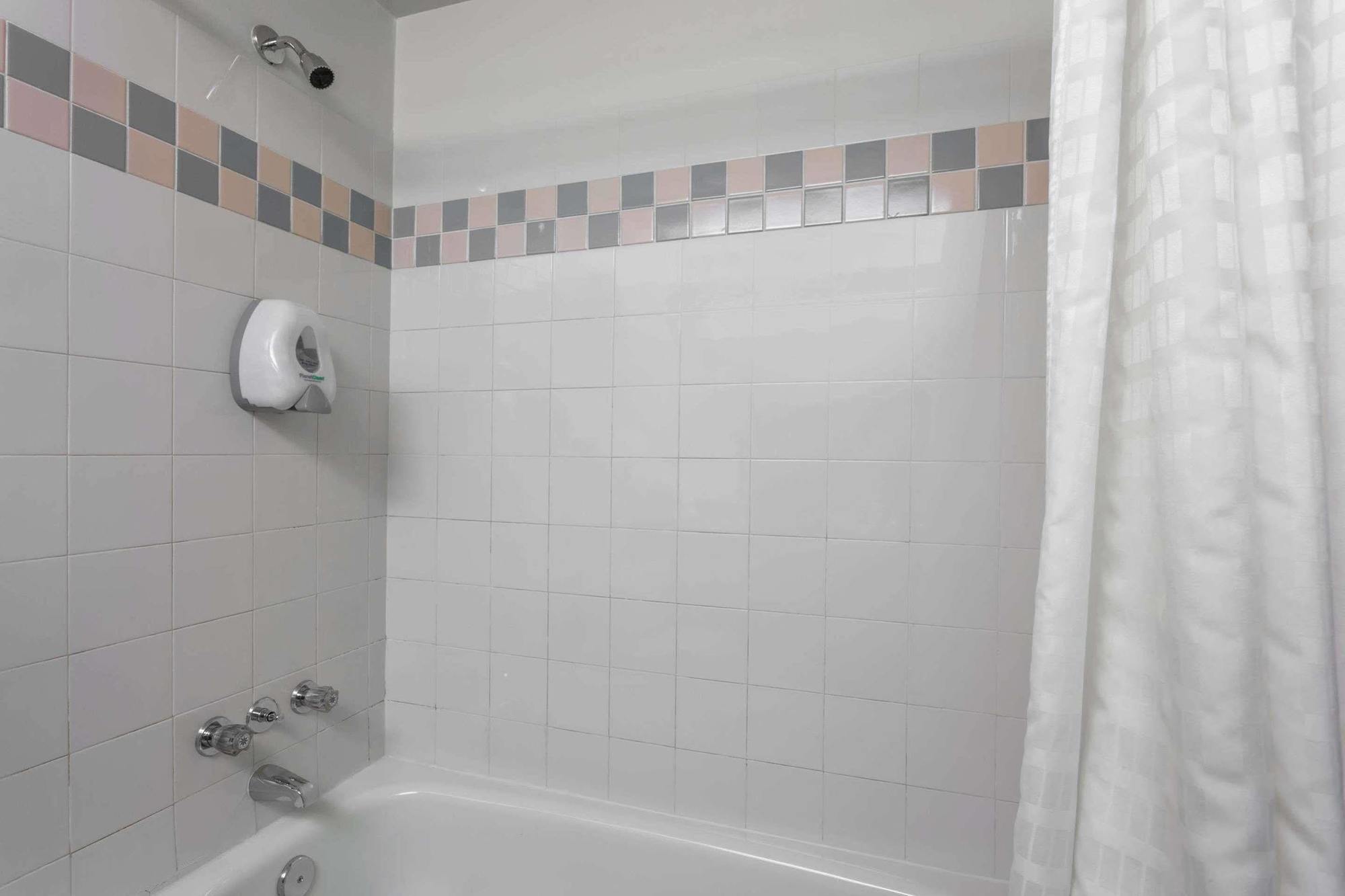 Howard Johnson By Wyndham Nanaimo Harbourside المظهر الخارجي الصورة