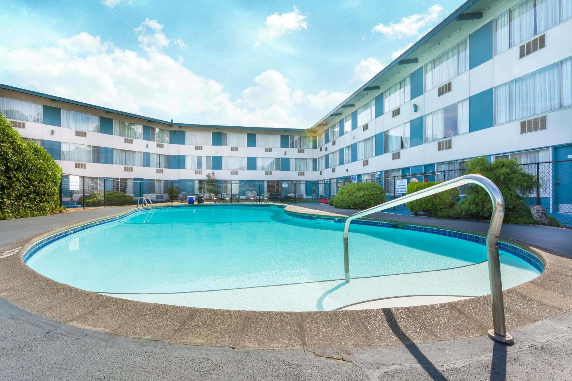 Howard Johnson By Wyndham Nanaimo Harbourside المظهر الخارجي الصورة